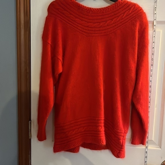 VTG 80s-E. M. T.-M-Red crewneck sweater removable shoulder pads Lambswool blend. - Picture 2 of 10